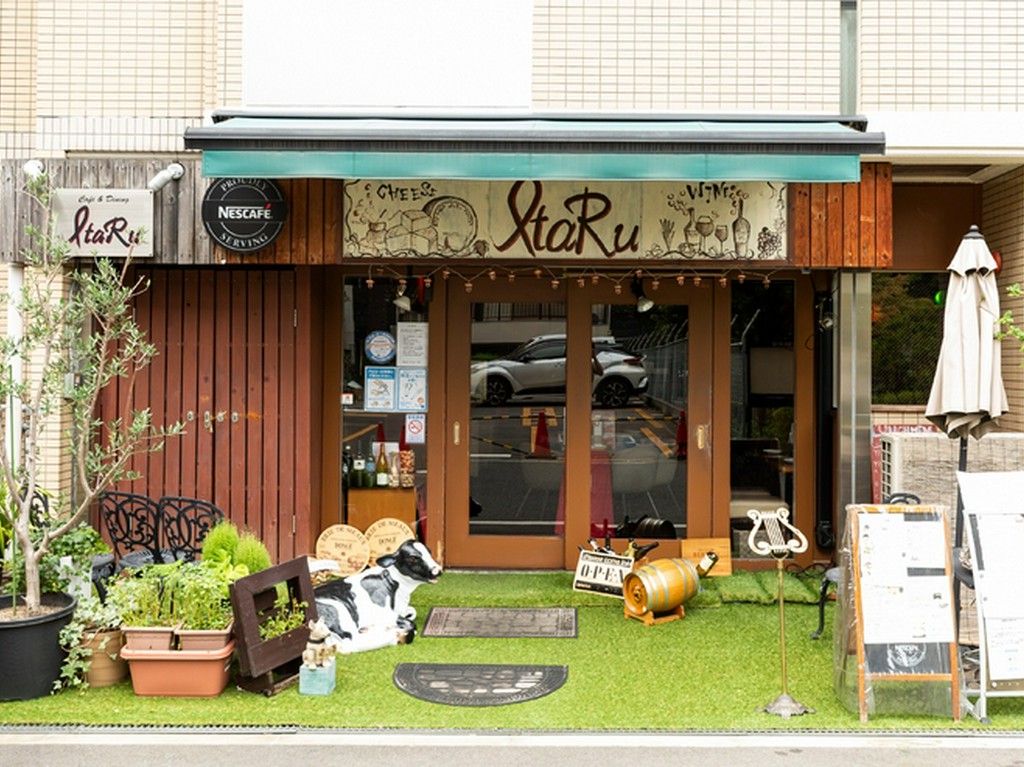 テイクアウトも営業していますが、是非店内でチーズ料理を