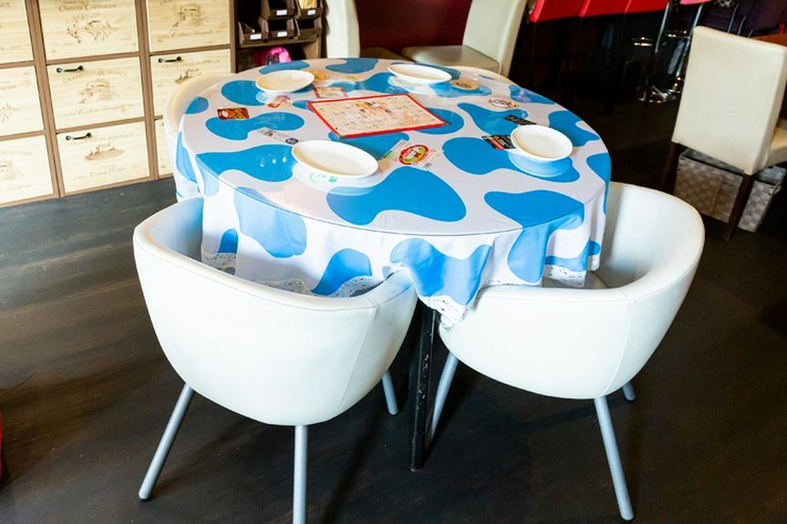 お洒落な席は女性に人気、店内もお料理もSNS映え間違いなし