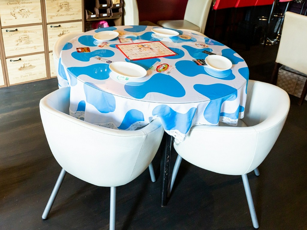 お洒落な席は女性に人気、店内もお料理もSNS映え間違いなし