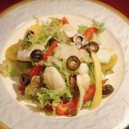 エスケイシャーダ(干し鱈、パプリカ、オリーブのカタルーニャのサラダ）