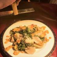 スモークチキンと蒸した季節の温野菜のエンサラーダ