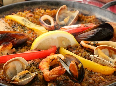 チキンと魚介のパエージャ