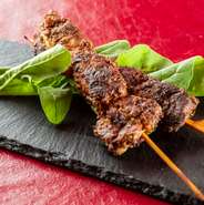 Pincho Moruno
スペイン、アンダルシアの香草串焼きです。お酒が進みます。
イベリコ豚、又はラム