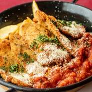 ミラネッサ・ポジョ　Milanesa pollo a la naporitana 