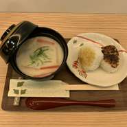 単品660円
焼き味噌おにぎりセット935円

※写真はおにぎりセットです。