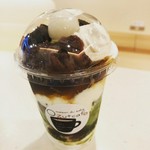 抹茶ムースや抹茶ソースの苦みがクセになる、中に入った紅茶ジュレ、パンナコッタとの相性もバッチリ！