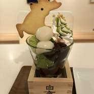 largeタイプと鹿パフェタイプ、テイクアウトもあり。抹茶ムースのほろ苦さと小豆の甘さがベストマッチ！ぷにぷにの白玉もたまらない！季節とわず人気のパフェです！