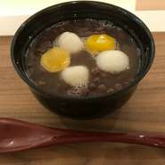 小豆好きにはたまらない！！！小豆がいっぱい入ったぜんざいです。