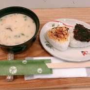 単品660円
焼き味噌おにぎりセット935円

※写真はおにぎりセットです。