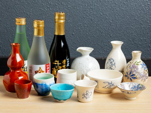 酒器には清水焼を使用