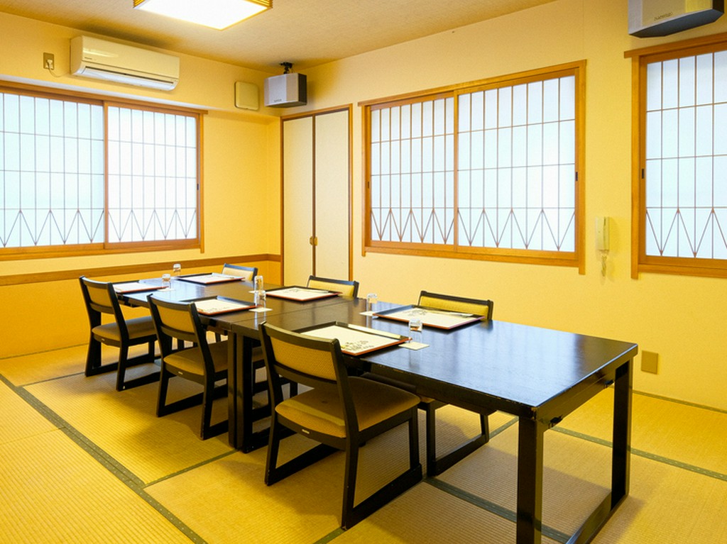 お子様連れでも気がねなく、家族でゆったりと過ごせる完全個室