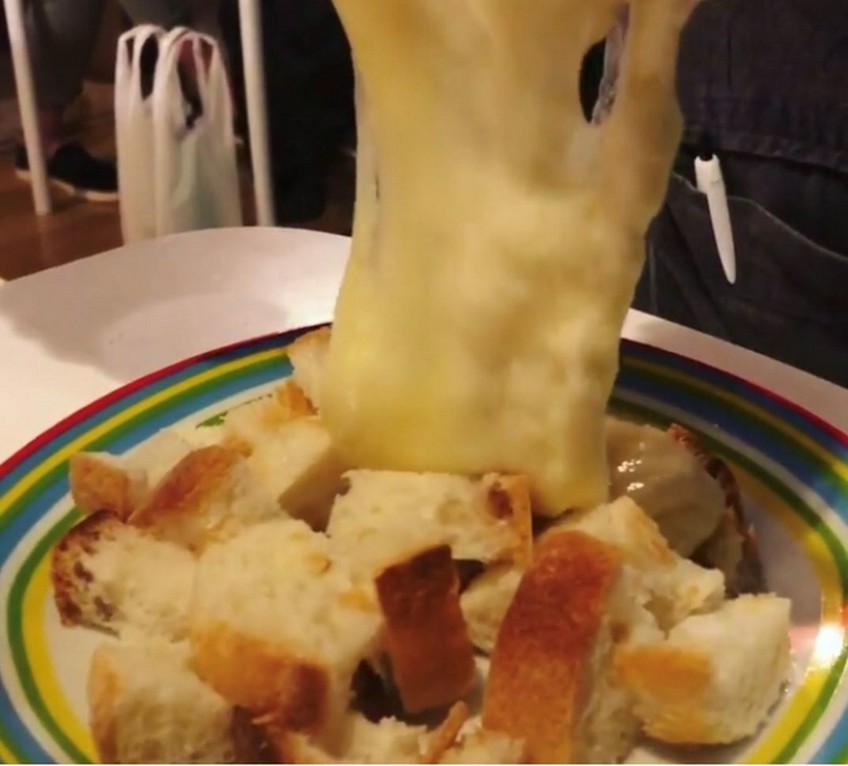 【クセがなくマイルド！】ミルクの美味しさが伝わる『ラクレットチーズ』