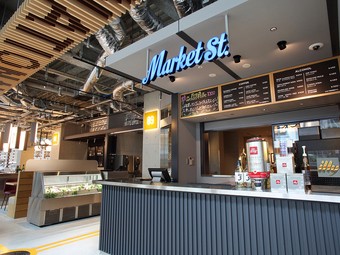 ランチとディナーで違った表情を見せてくれるオールデイダイング