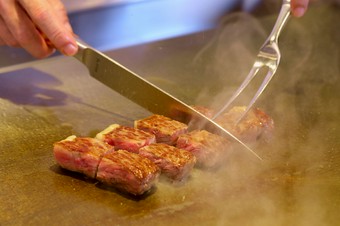 日本三大和牛の1つ「近江牛（姫和牛）」ステーキ