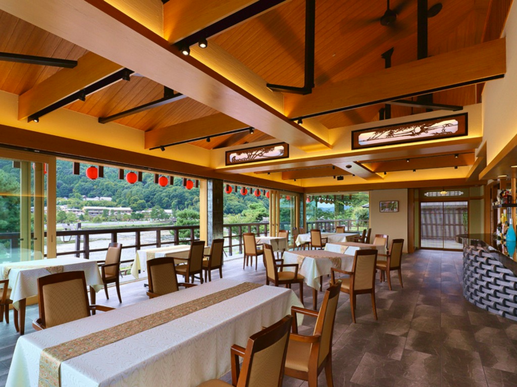四季折々の風景を一望できるお席