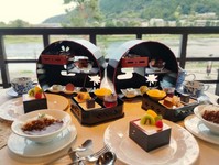 嵐山の景色と共に、近江牛のハッシュドビーフとアフタヌーンティをお楽しみいただけます。