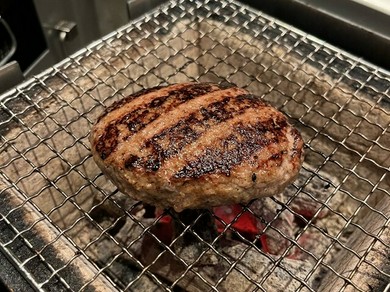 肉の旨さが溢れでる『いぶさなハンバーグ』