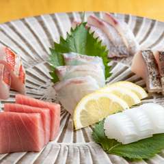 刺身の盛り合わせ(コース料理の一部一例)