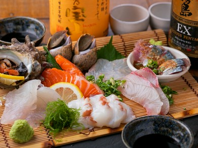 こだわりの料理を囲んで盛り上がる歓送迎会