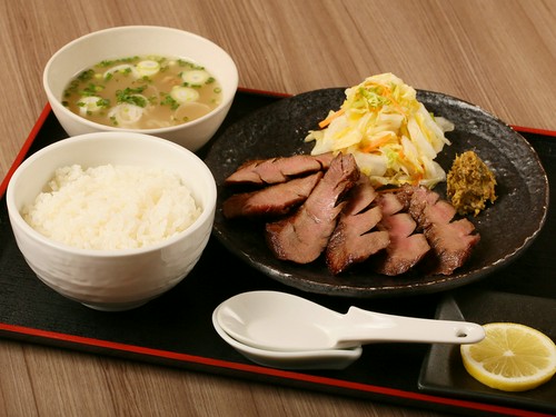 厚切り牛たんを気軽に楽しむ『佐藤の牛たん～極～定食』