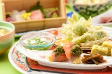 国内最高級とされる北九州「合馬の筍」を活かした、贅沢な期間限定料理です。