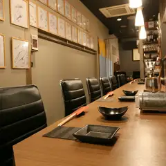 日本酒や日本酒を片手に語らう、大人のデートに