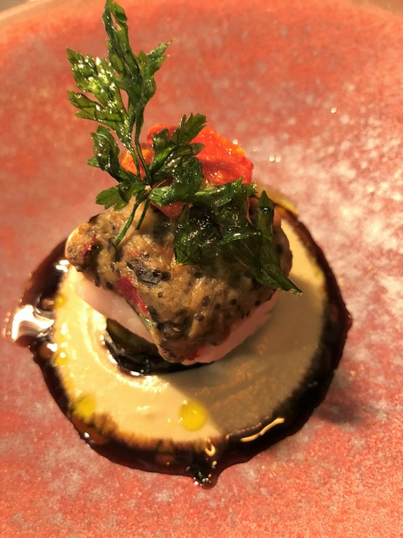 スズキのリソレとキャビア・ド・オーベルジーヌ