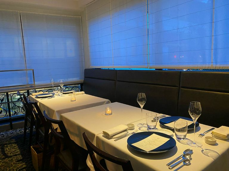 テーブル席