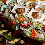 元寿司屋の店主が目利きした鮮魚を使用したコース。