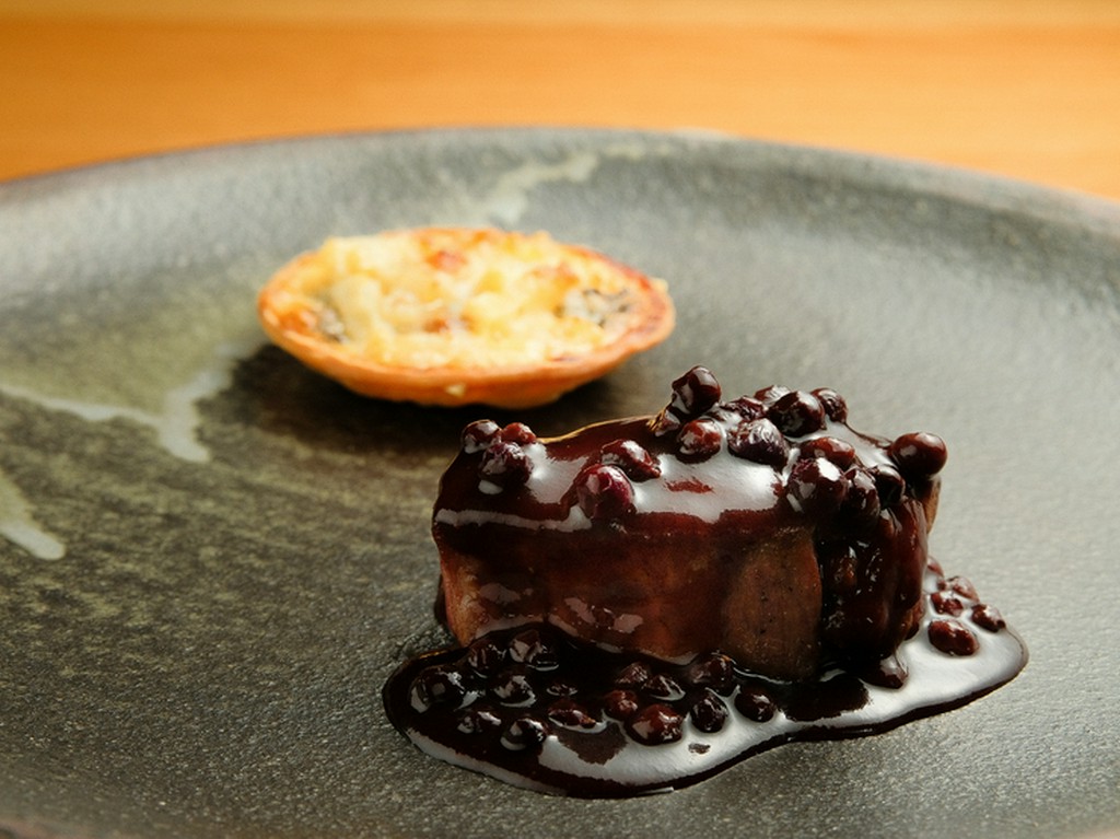 蝦夷鹿のソテーミルティーユソース　