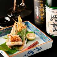 山口県萩市～玄界灘で水揚げされた新鮮な尼鯛を塩だけで仕上げる、限りなくシンプルな料理。食材の持つ旨みをいかに引き出せるか、その下処理や火入れ加減に長年培ってきた職人の技が光ります。