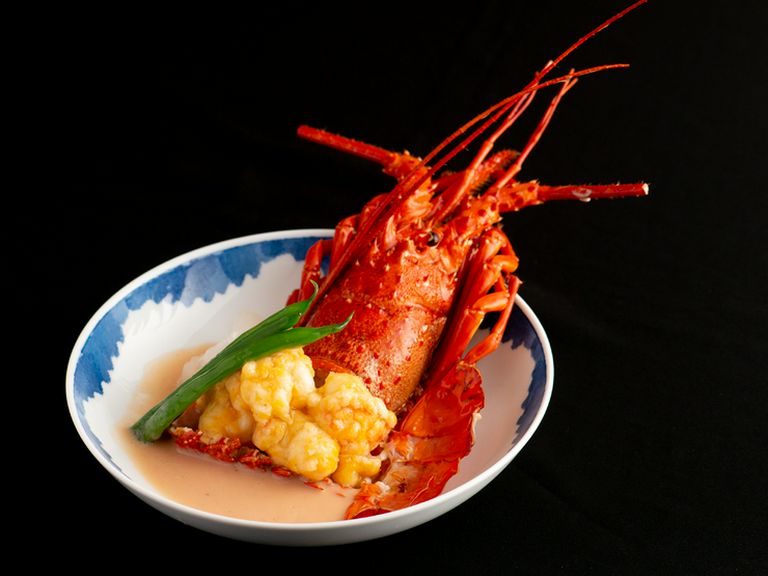 目でも口でも楽しめる一皿『西京仕立て 伊勢海老黄金煮』
