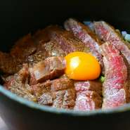 和牛ヒレステーキを贅沢にのせて炊き上げた当店の逸品。
ご注文をいただいてから炊き上げます。