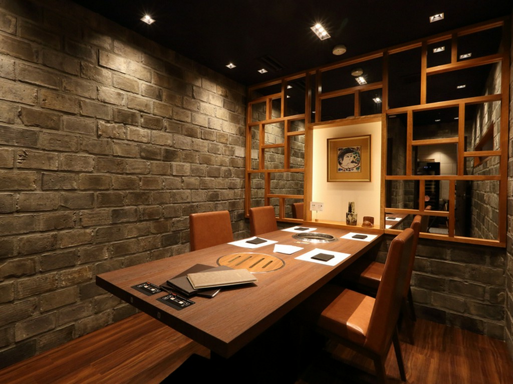 個室も備えており、プライベート空間での食事も叶う