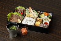あか牛上カルビ、あか牛上ロース、天麩羅、玉子焼き、キムチ、ナムル、チヂミ、ご飯、デザート