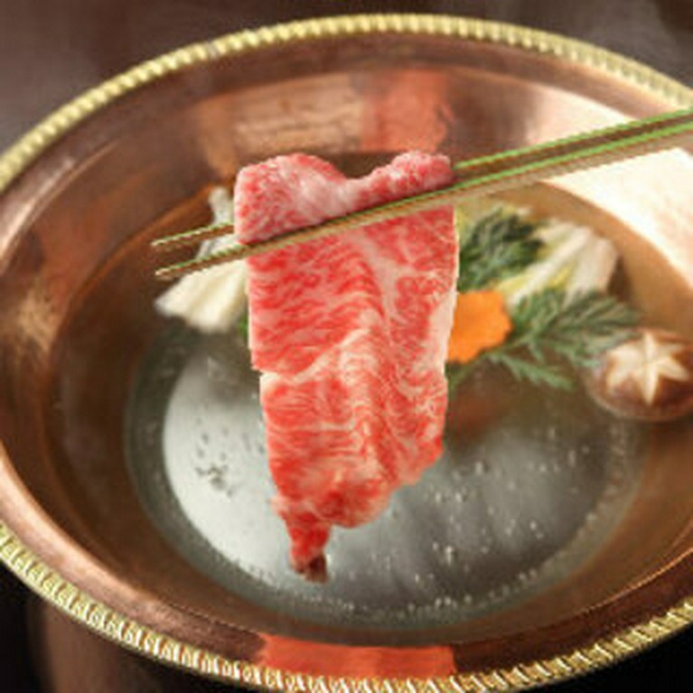 熟練の料理人の技が光る、すきやき・しゃぶしゃぶコース