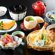 小鉢/刺身/天ぷら/茶碗蒸し又は蓋物/ご飯/味噌汁/香の物/デザート
