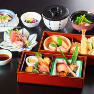 彩り弁当　お造り　ご飯　吸い物　 香の物 水菓子

