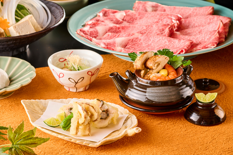 춘난만 코스 마츠자카규・흑모 일본소 붉은 고기・이와나카돼지 뷔페 코스￥22,330