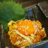 料理に合う日本酒や焼酎を片手に、自分好みの焼き加減で焼き上がるのを心待ちにするのもまた一興。19時までならばアルコール2杯＋料理1品、もしくはアルコール1杯＋料理2品を選べる『ちょい飲みセット』がおすすめ。