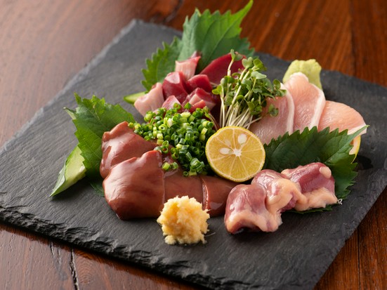 鶏刺焼飯 さるく 西中洲 春吉 居酒屋 のグルメ情報 ヒトサラ