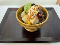 甜菜糖で有機豆乳で練り上げた逸品。
柔らか滑らかな触感です。
黒みつ、きなこでどうぞ。