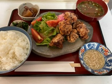 玉ねぎ糀の国産鶏竜田揚げ膳(白米、小鉢、香の物、汁付)