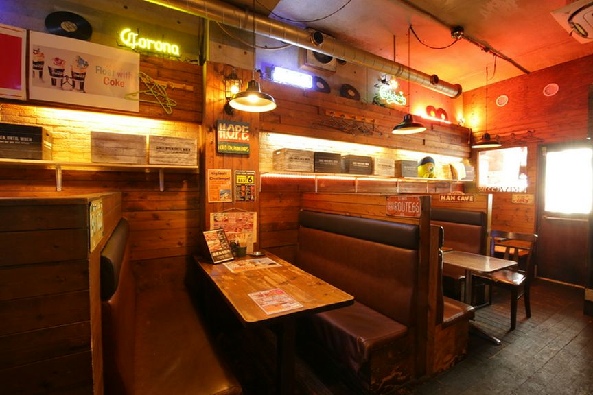 女子会やデートなどにもご利用いただける広々とした席をご用意