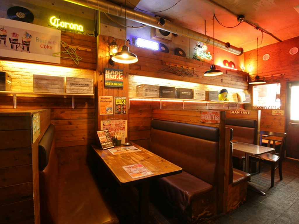 女子会やデートなどにもご利用いただける広々とした席をご用意