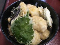 北灘ブランドで全国的にも有名なハモを天ぷらにしました。
ふっくらとした食感のハモ天に当店特製のタレをかけたハモの天丼です。
期間限定なのでお早めにどうぞ！！
