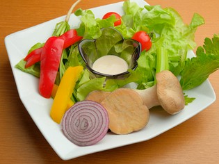 奈良の伝統野菜「大和野菜」を特製バーニャカウダソースで
