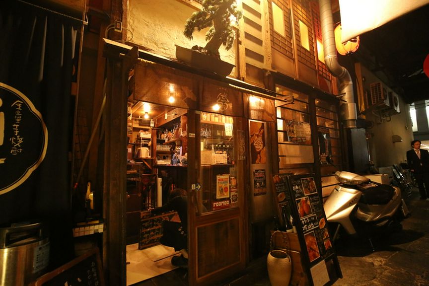 本町・心斎橋の真ん中にあり、笑い声であふれる店舗