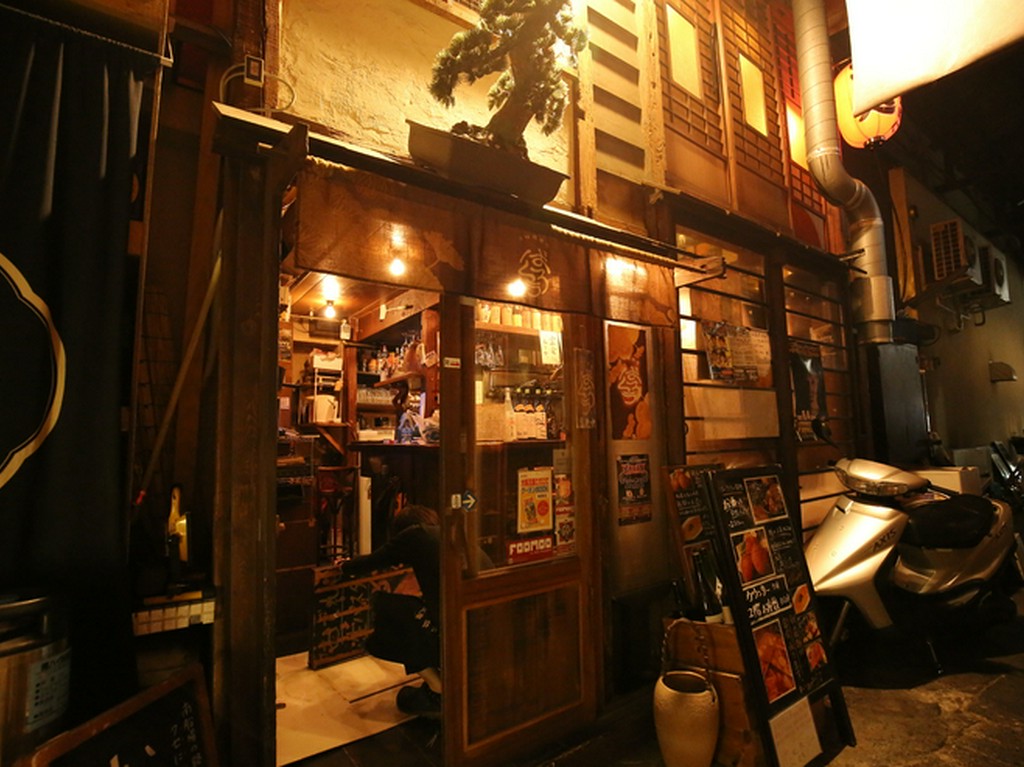 本町・心斎橋の真ん中にあり、笑い声であふれる店舗