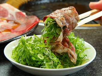 希少な黒毛和牛100％のタン『名物塩タン』